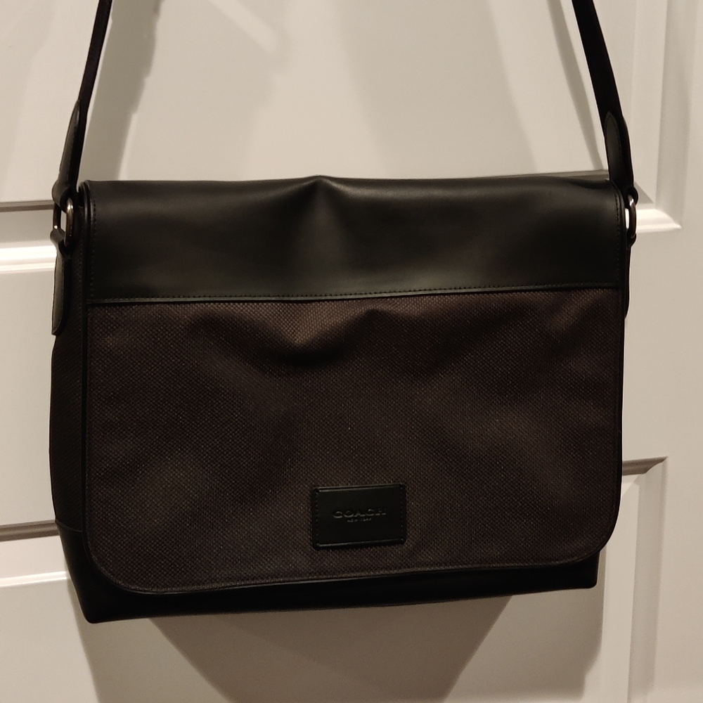 NWOT Coach F38741 Messenger Bag